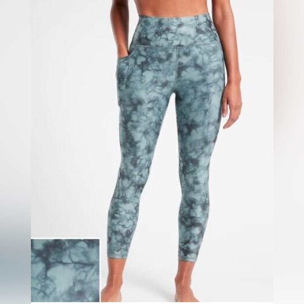 Athleta Salutation Stash Pocket II Printed 7/8 Tight